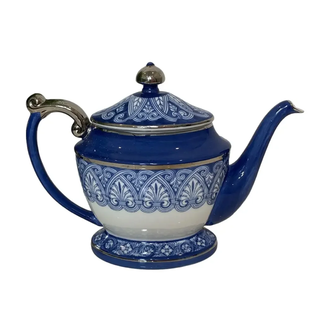 The Bombay Company Vintage Blue and White Teapot‎